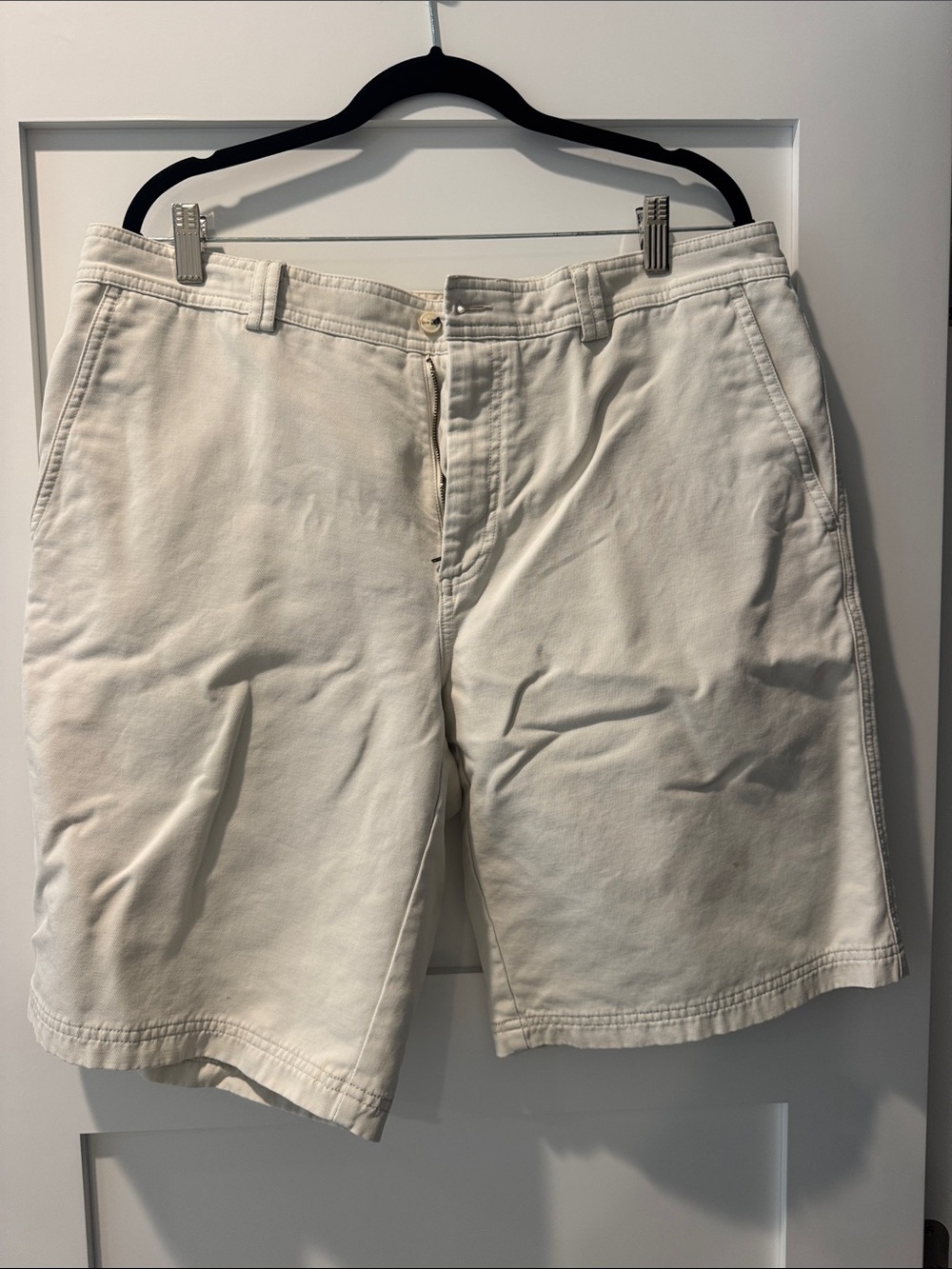 Tori Richard Cream Flat-Front Chino Shorts